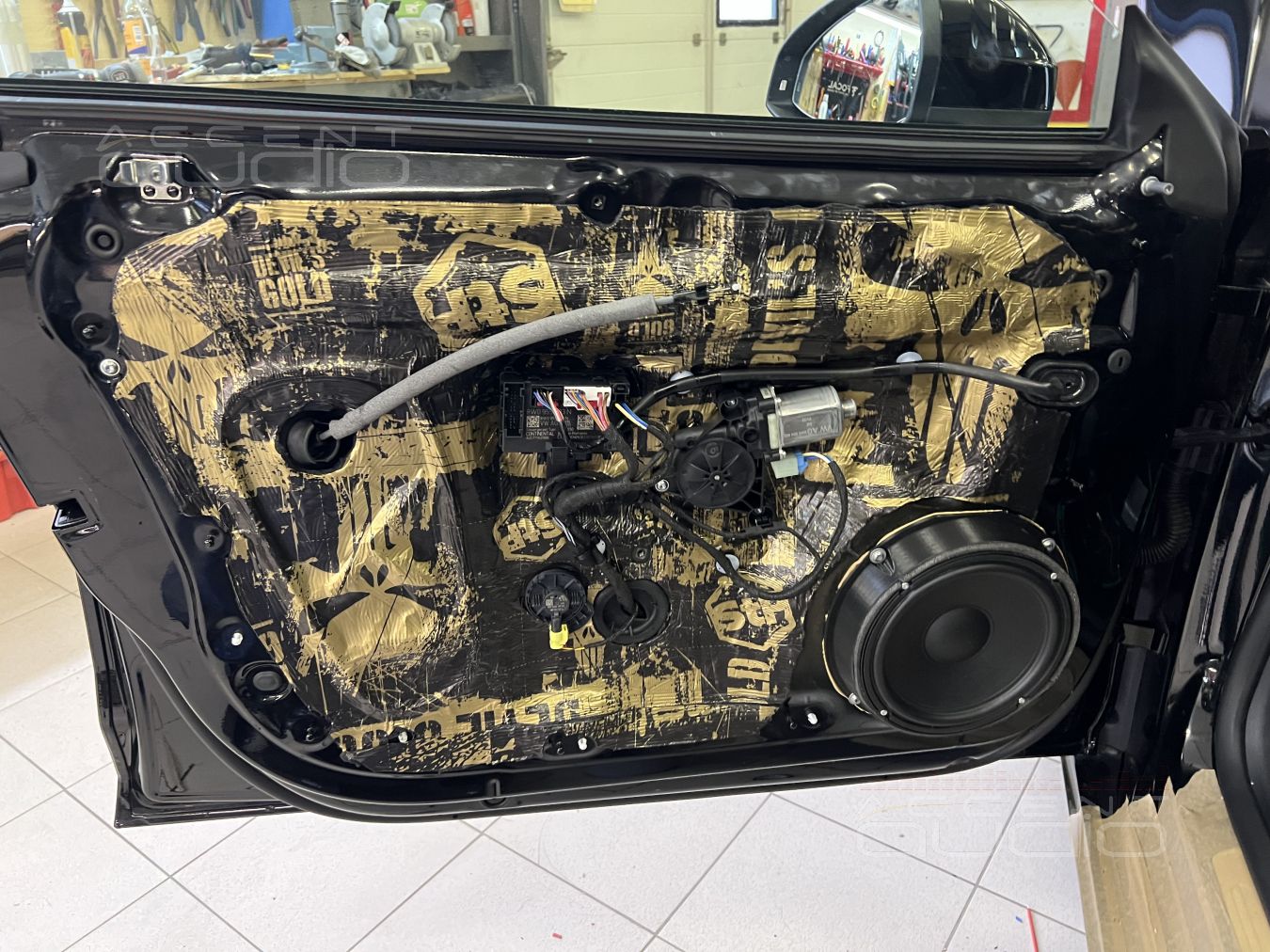 2023 Update: 200мм мидбасы в дверях Audi A5