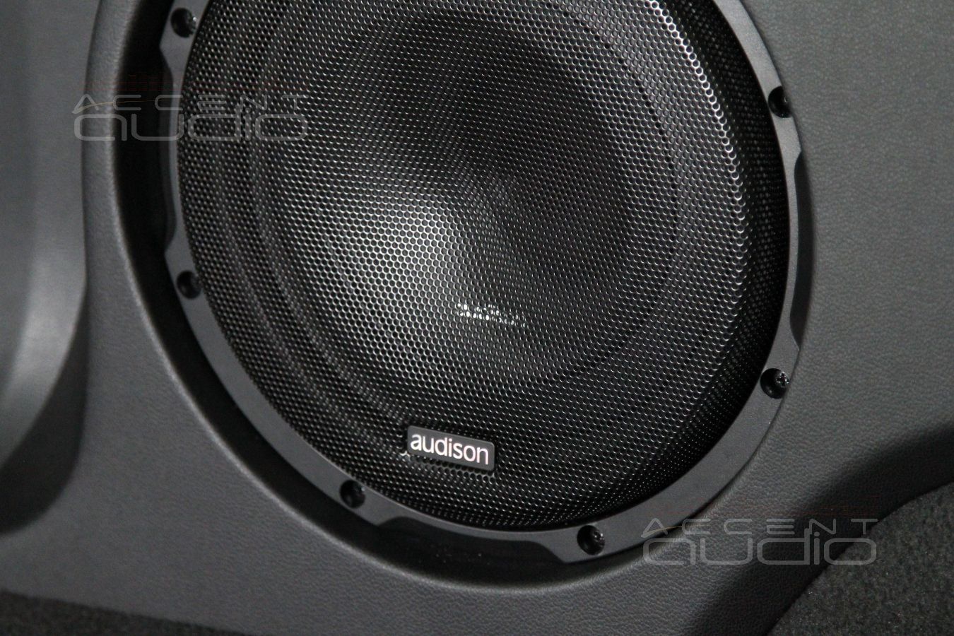 Сабвуфер-стелс – главный бас-гитарист ?