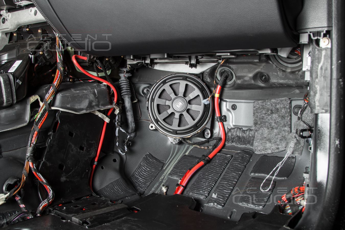 Монтаж внутрипольных вуферов BLAM MB 200 W в Mercedes-Benz GLE Coupe AMG 53