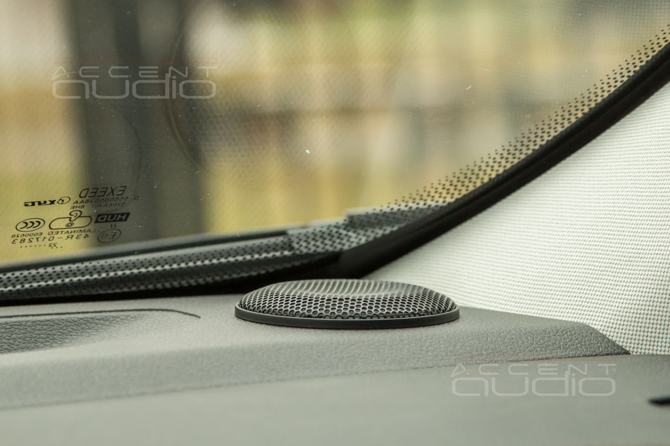 Стильная врезка: среднечастотные излучатели БЕЗ ПОДИУМОВ в Exeed