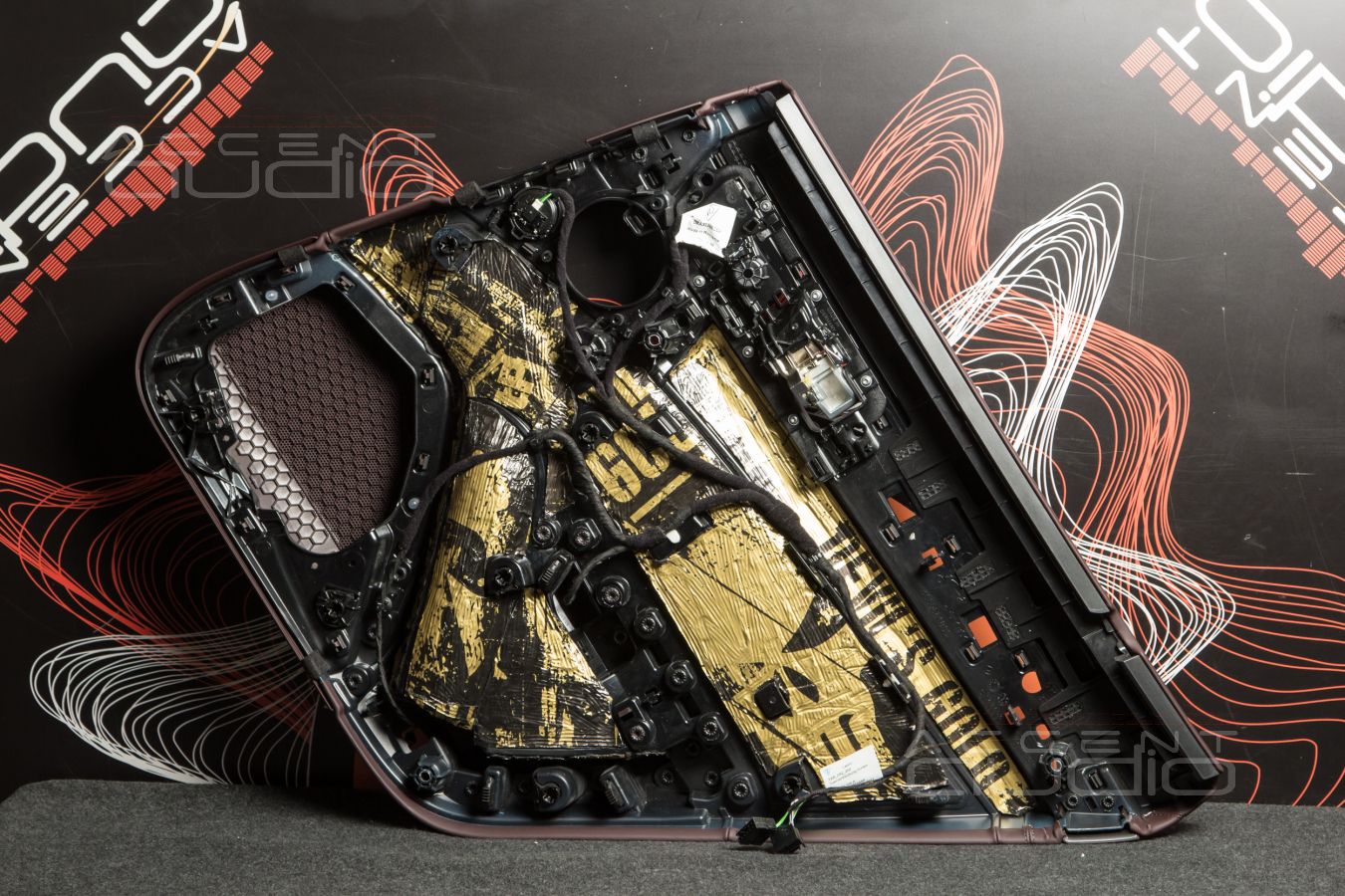 Тыловая акустика в Panamera – не столько для пассажиров, сколько для ClubMusic