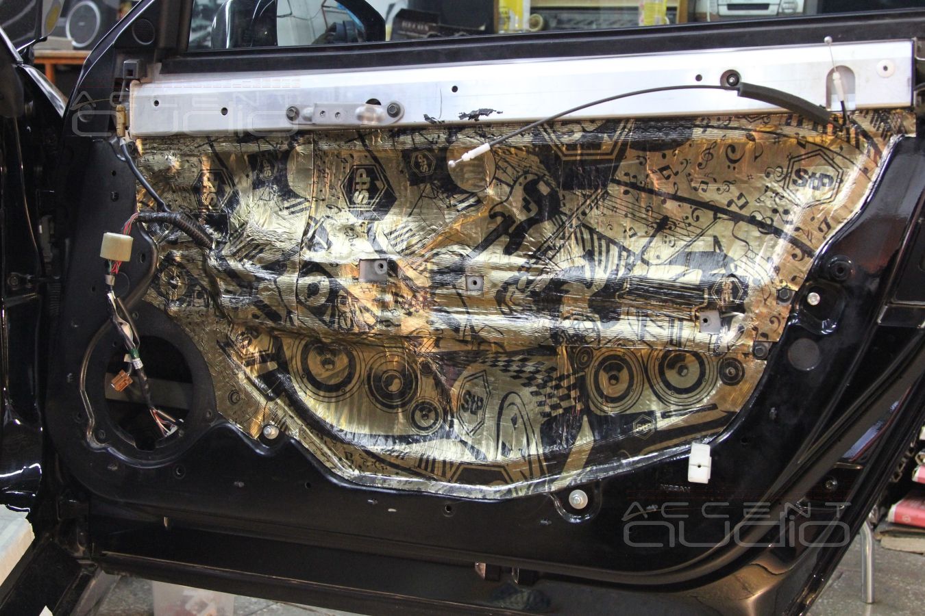 Шумоизоляция дверей Nissan GT-R в 3 слоя