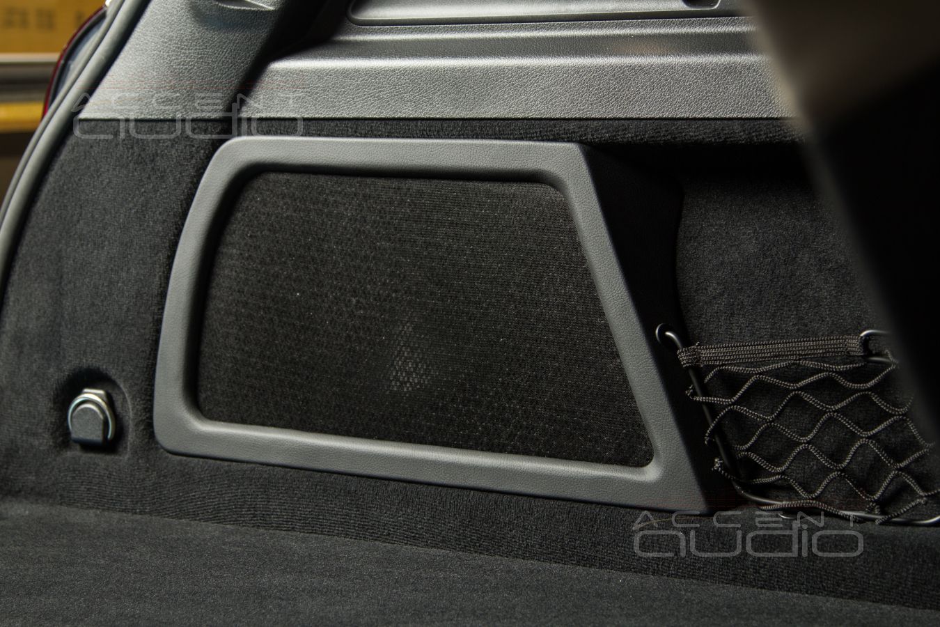 Модный сабвуфер Dego для Mercedes GLE – полная интеграция