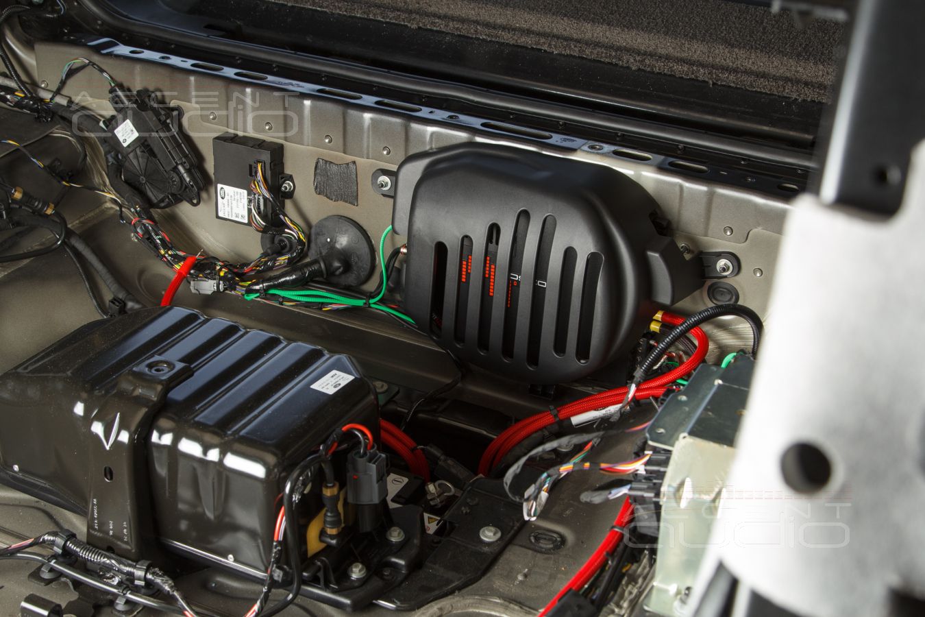 Сабвуферный усилитель Mosconi ONE 250.2 в RangeRover