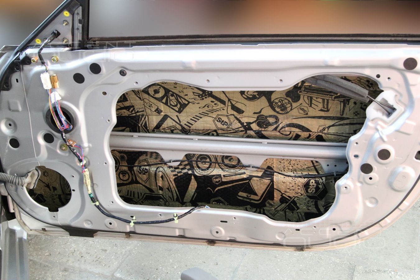 Установка акустики Focal Performance в Nissan 350Z