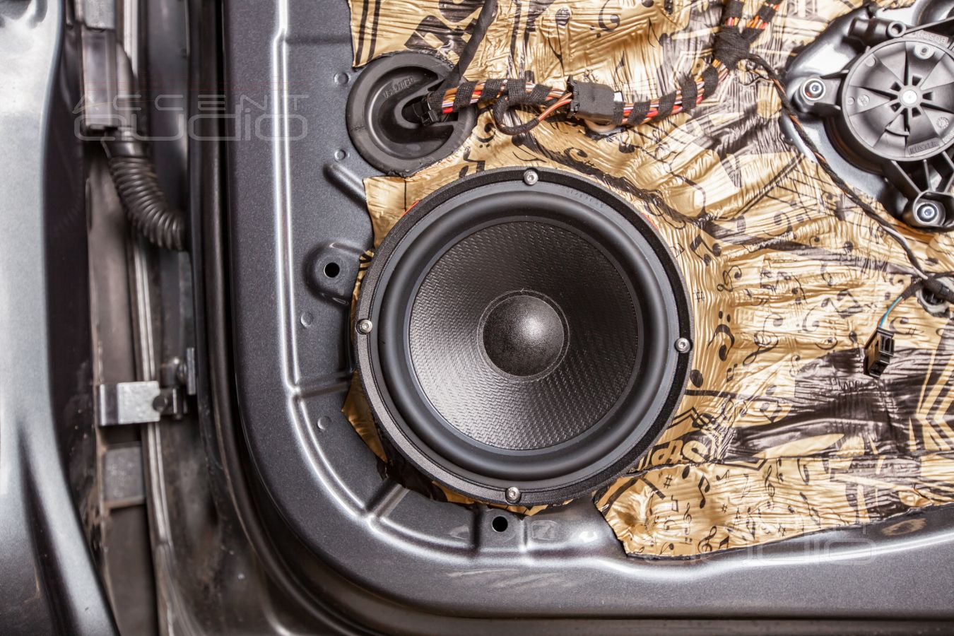 Аудиоподготовка дверей и установка мидбасов SOAudio SO165/38 в Skoda Octavia A7