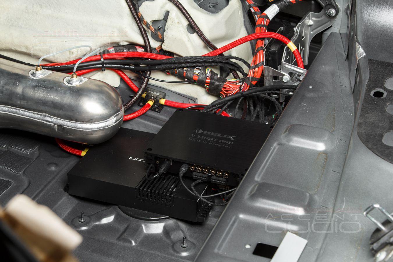 Скрытый монтаж усилителей Helix и Mosconi в Mercedes-Benz GLE Coupe AMG 53