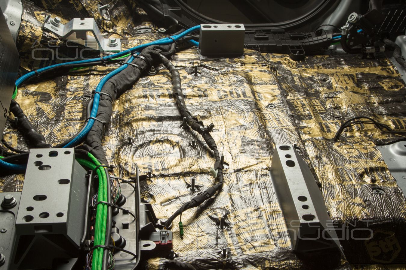 Новый уровень звука - Дорого, круто, надежно, в стиле Range Rover