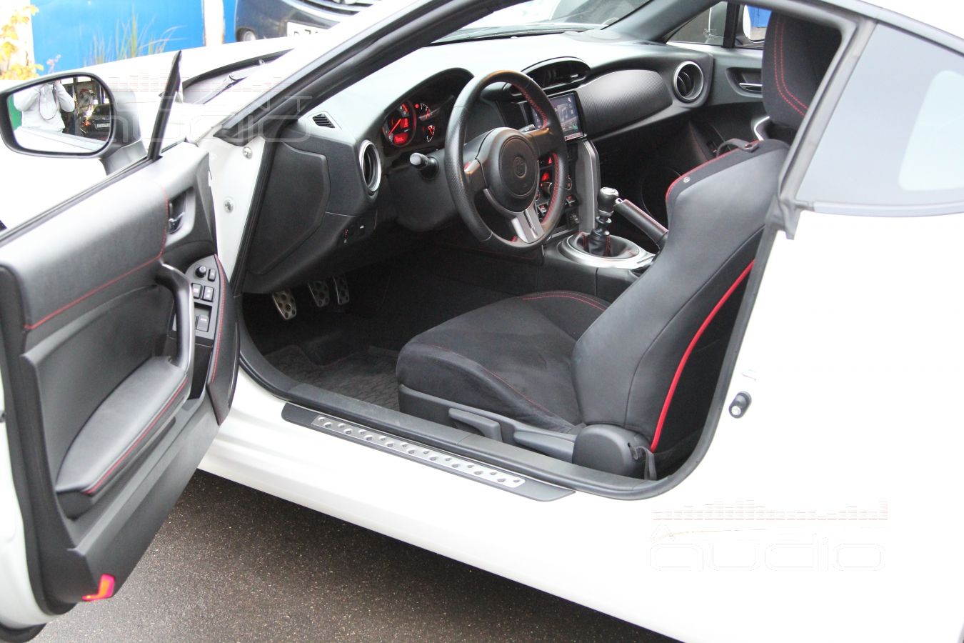 Установка магнитолы Pioneer AVIC-F77DAB в Toyota GT86