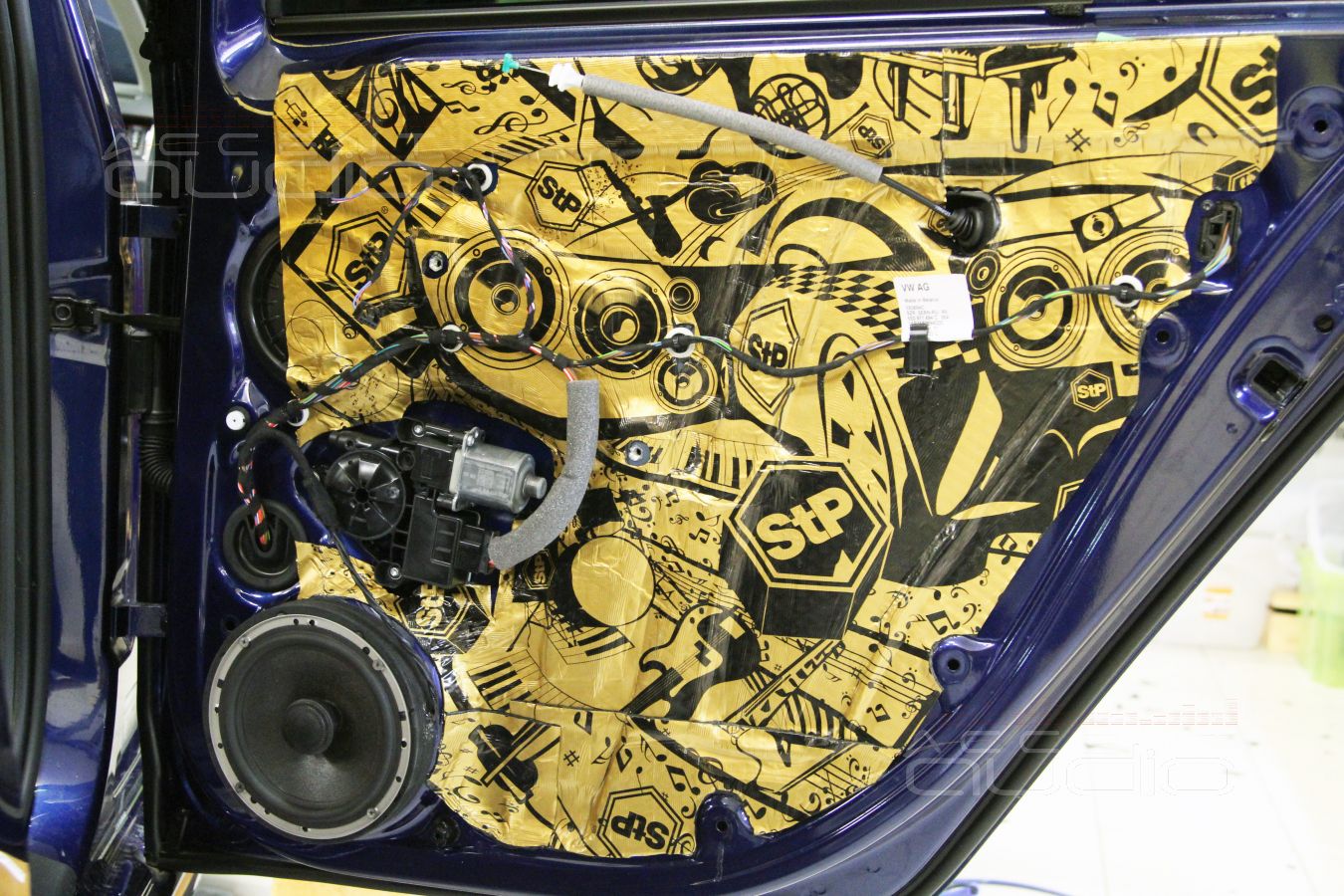 Шумоизоляция задних дверей ( в фотографиях )