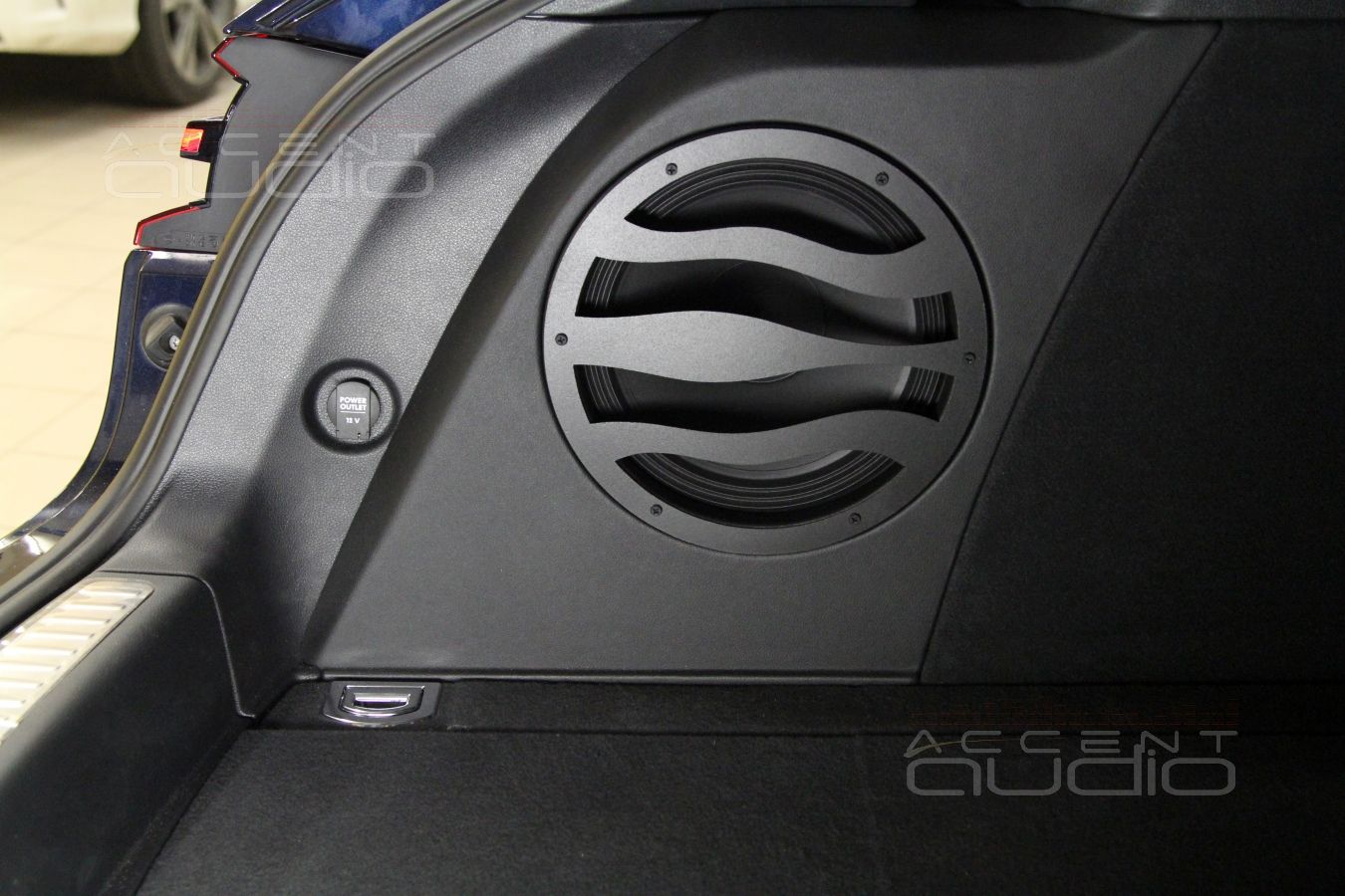 Сабвуфер в Porshe Macan