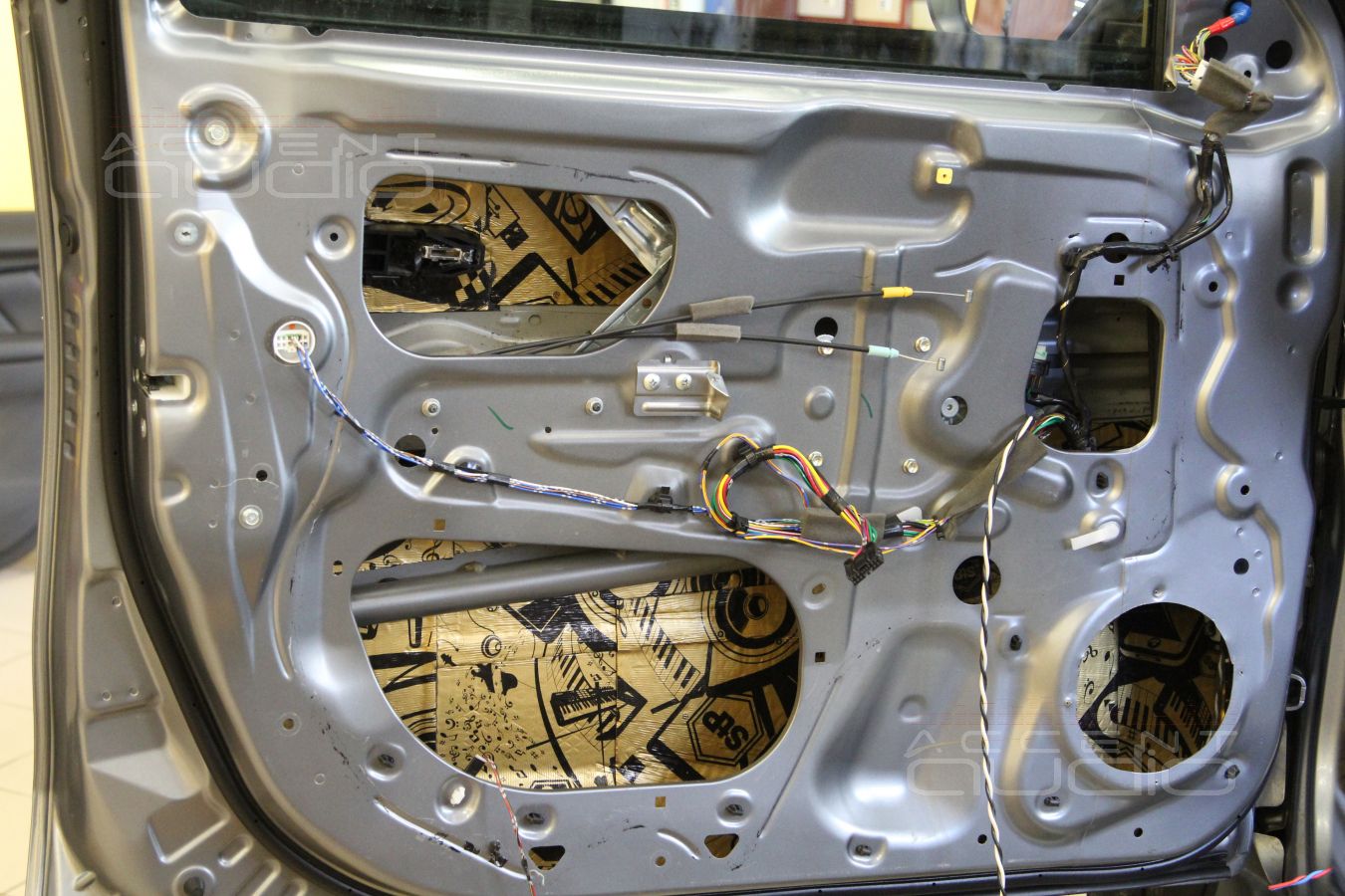 Про нанесение виброизоляции STPGold