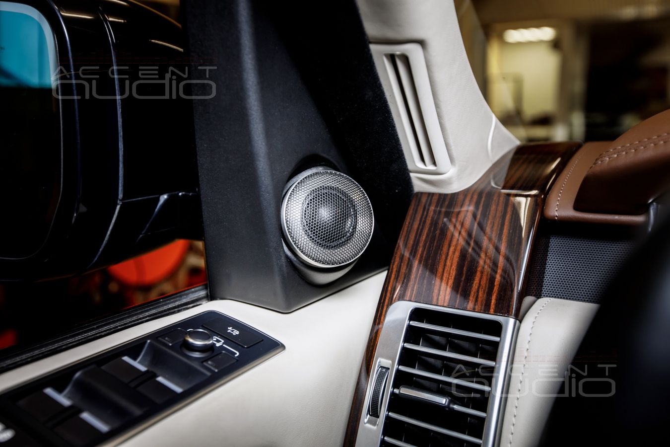 Твитеры BRAX ML1 в интерьере Range Rover Autobiography и их легкая установка