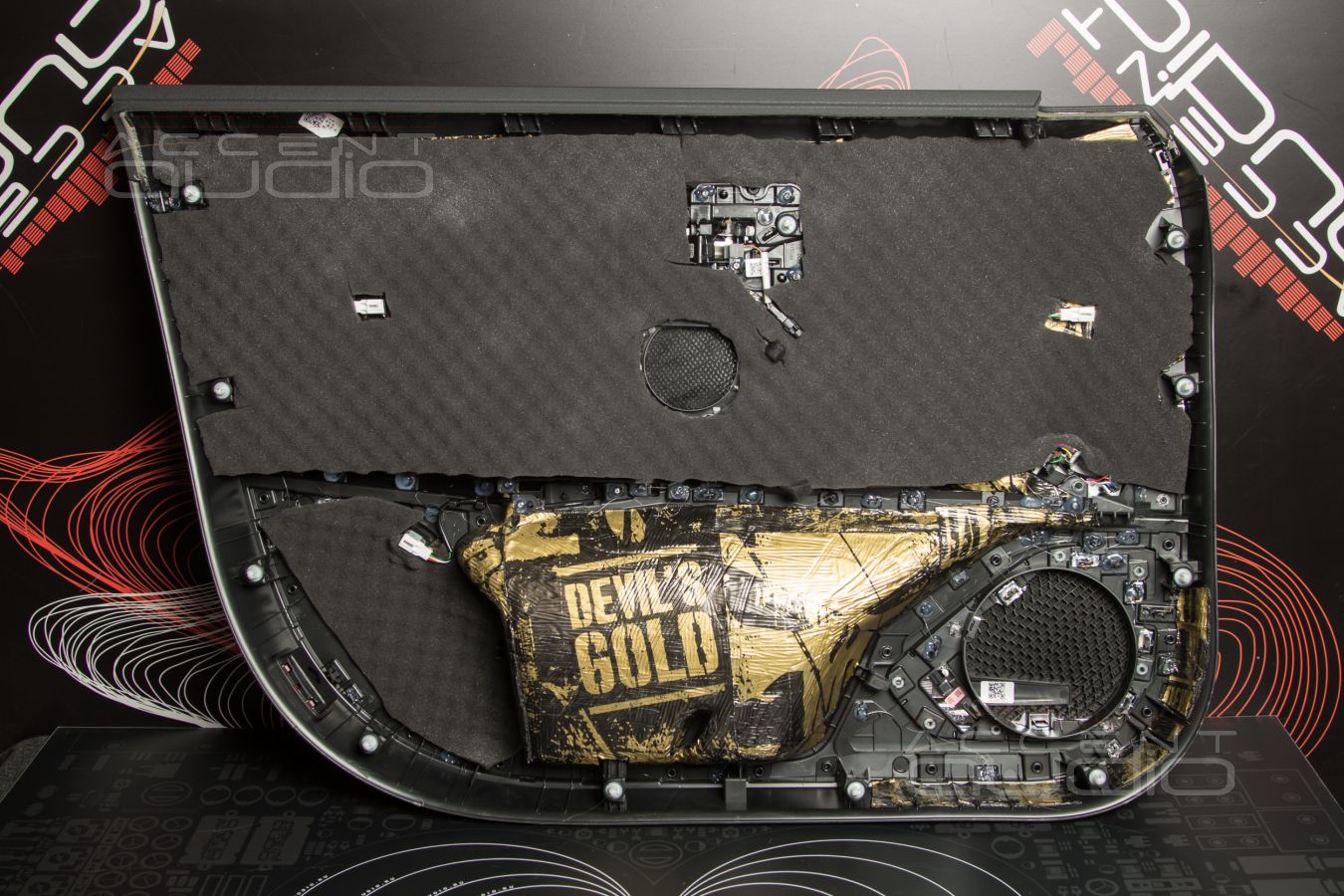 Установка мидбасовых Eton Graphit 16 и аудиоподготовка дверей Zeekr