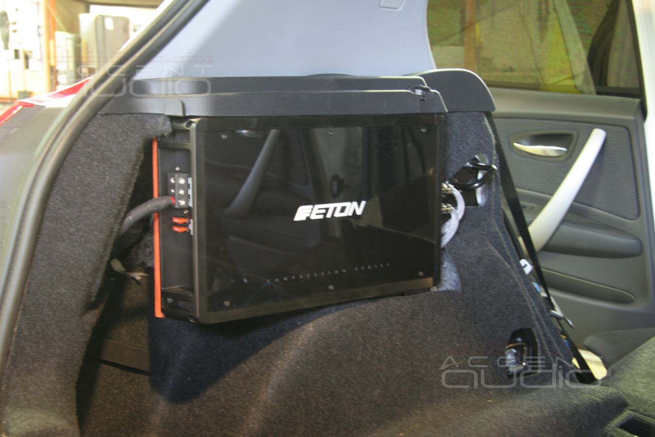 Установка усилителя Eton в BMW 118
