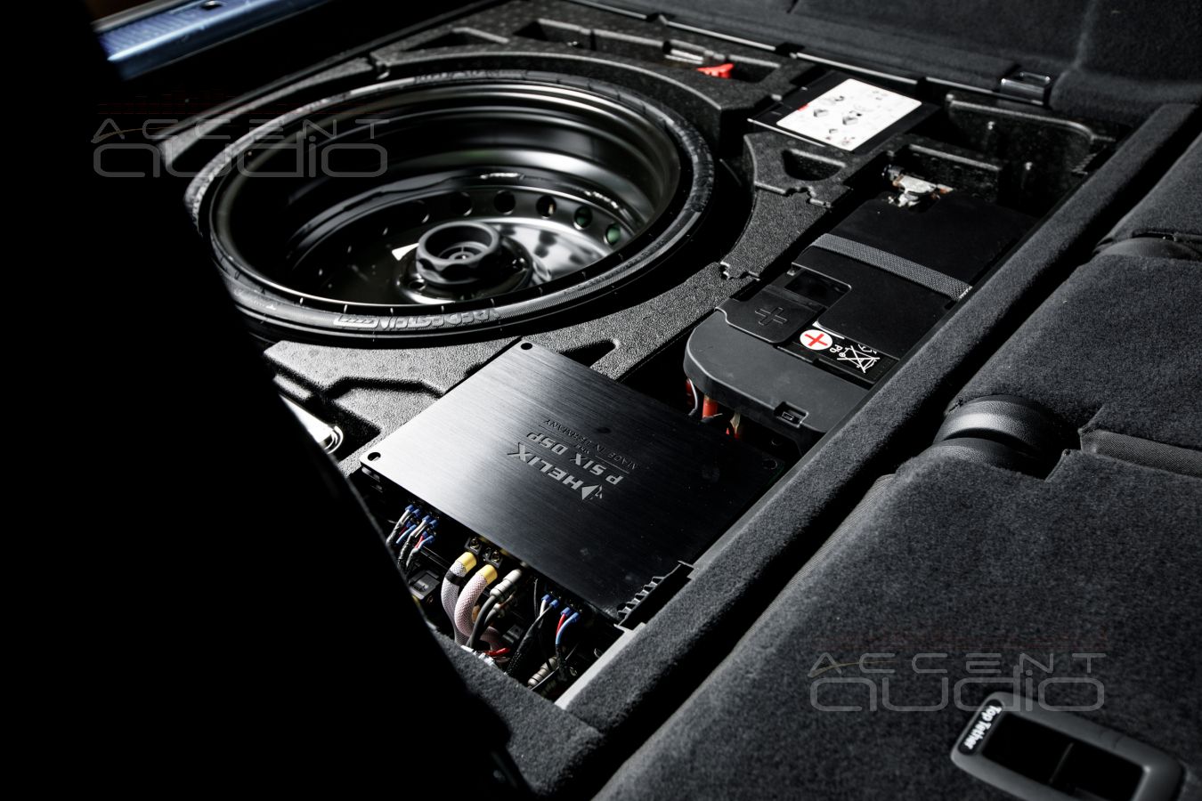 Скрытая интеграция усилителей Helix и Alpine в Audi Q5 ll