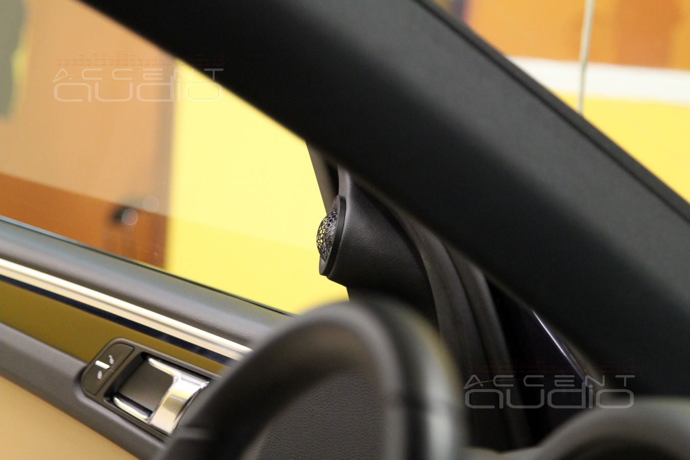 Новая акустика в Porshe Macan - твитеры ScanSpeak