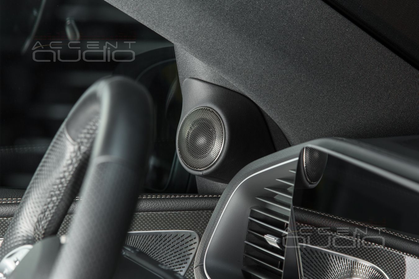 Красота и стиль твитеров Brax ML1 в интерьере Mercedes-Benz GLE Coupe AMG 53