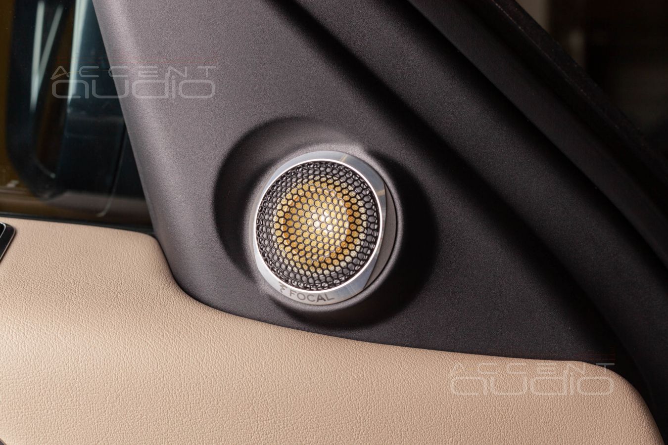 Всё желтое и модное – наружу: установка новой акустики Focal K2 Power в Range Rover Sport