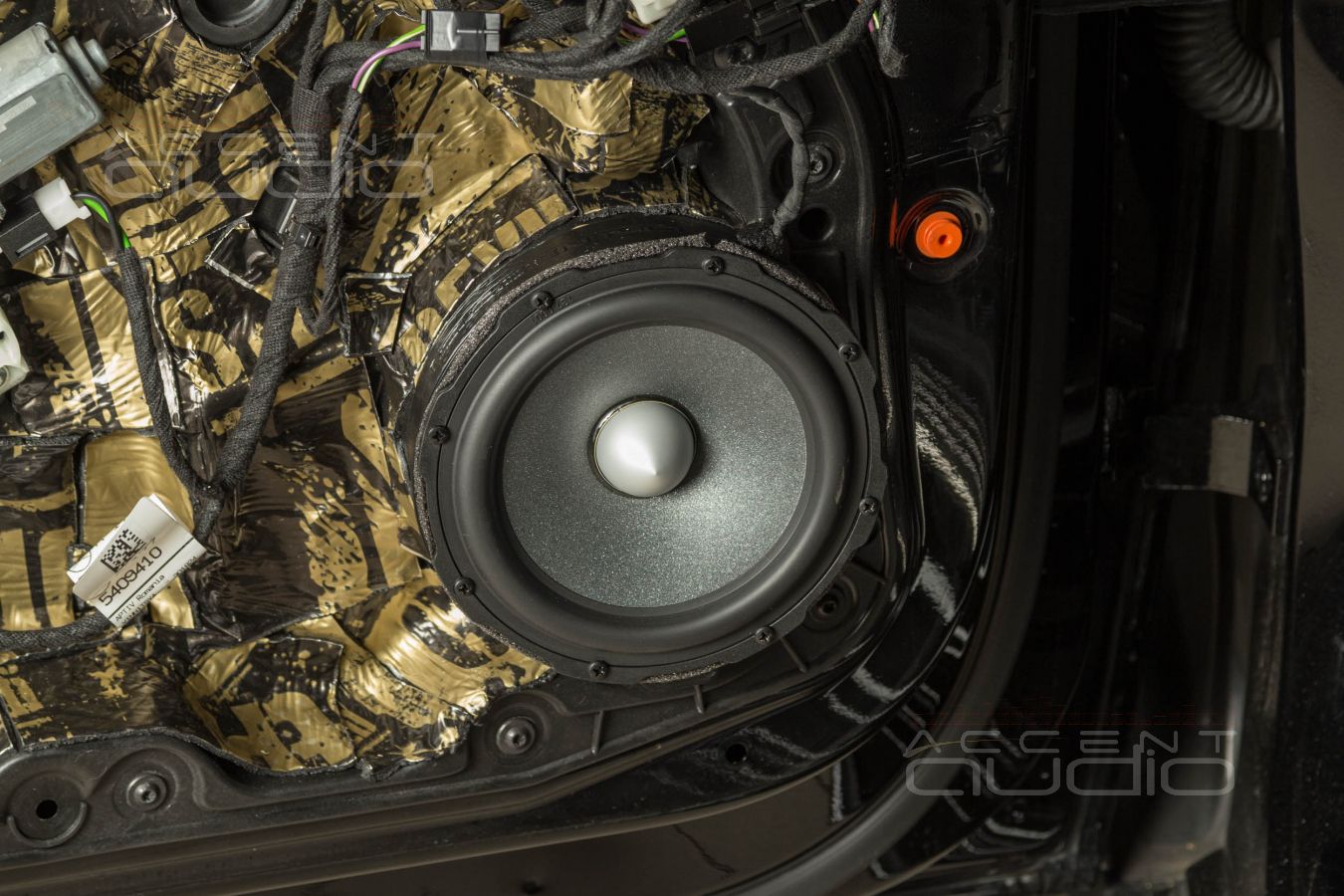 Правильная установка мидбасовых Helix Ci5 W165FM-S3 в Mercedes-Benz A 45