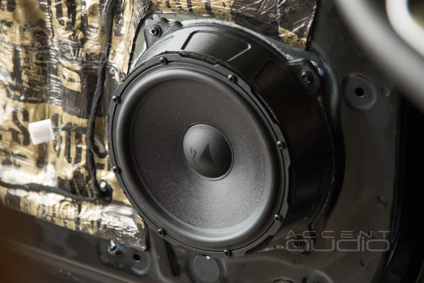 Новые 200 мм мидбасы Helix в Lixiang Li7 и полная аудиоподготовка дверей