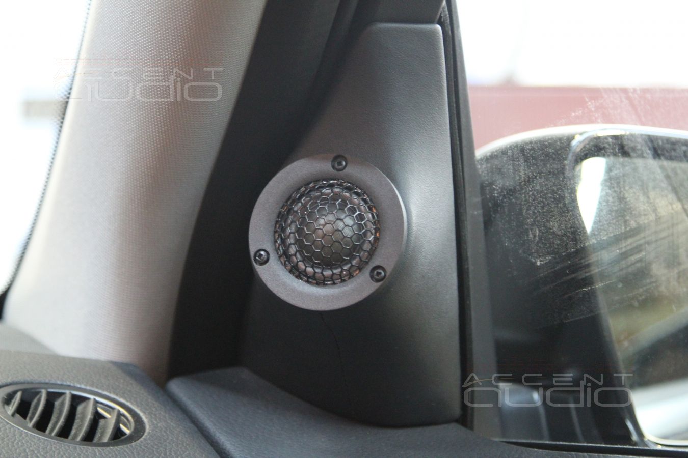 Замена акустики и виброизоляция дверей в Mercedes GLK 2014