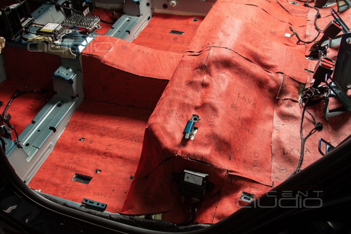 Шумоизоляция Geely Monjaro: материал второго слоя - выбираем лучшее !