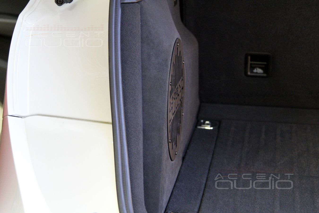 Идеальный сабвуфер-стелс для Audi Q5 – вариант Focal EXPERT P25DB