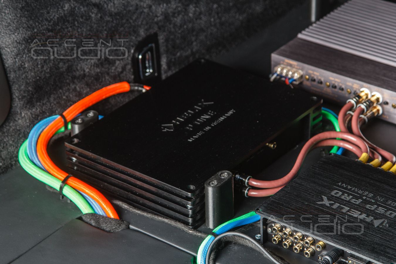 Скрытая интеграция: 9 каналов усиления и 10 каналов процессинга в Rolls Royce Wraith