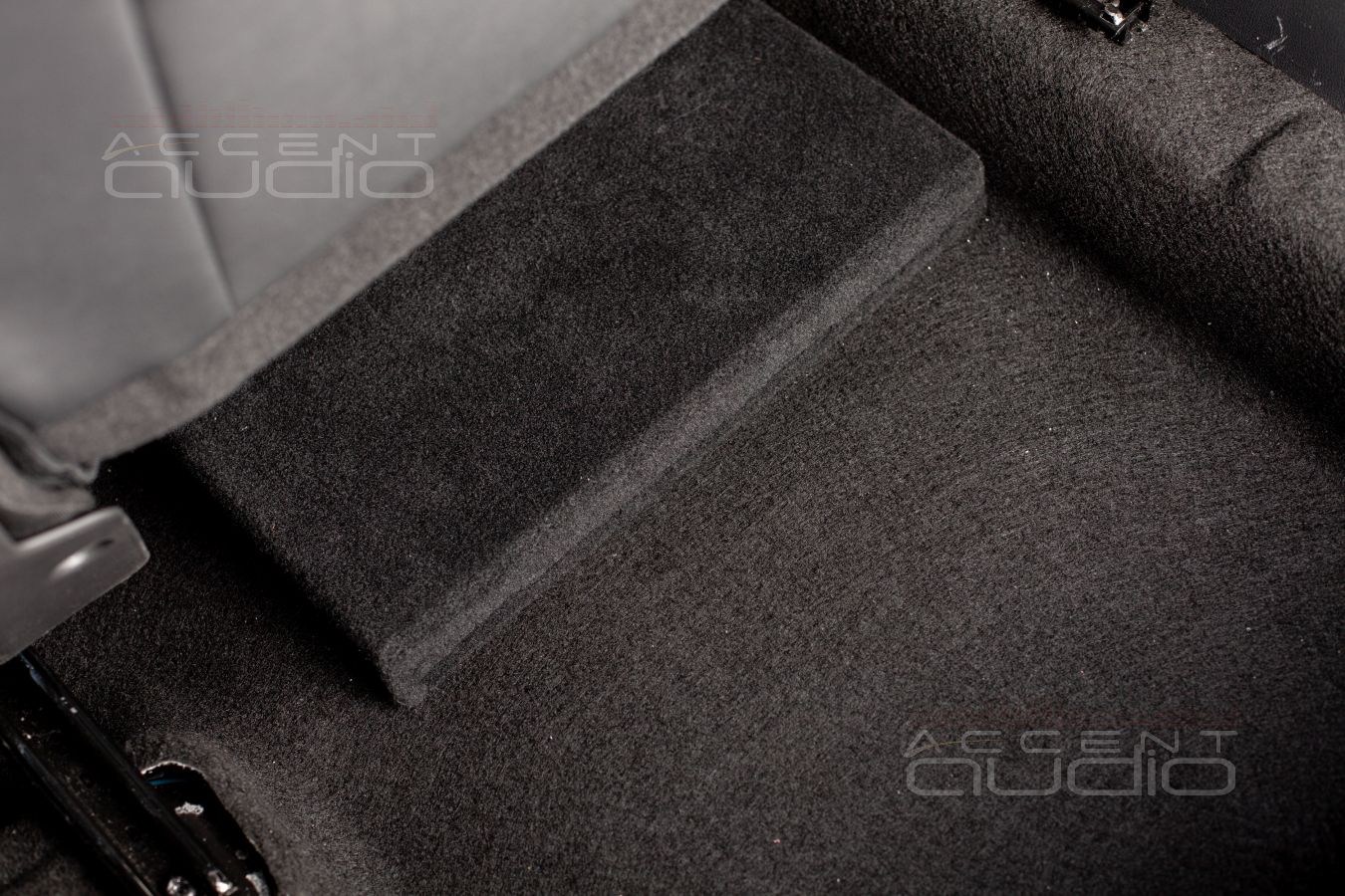 Установка усилителя Helix GFour под сидение Renault Duster