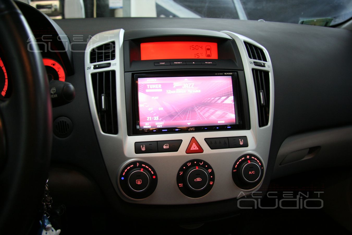 Аудиоинсталляция в Kia Ceed. Мультимедиа на JVC KW-AVX 900.