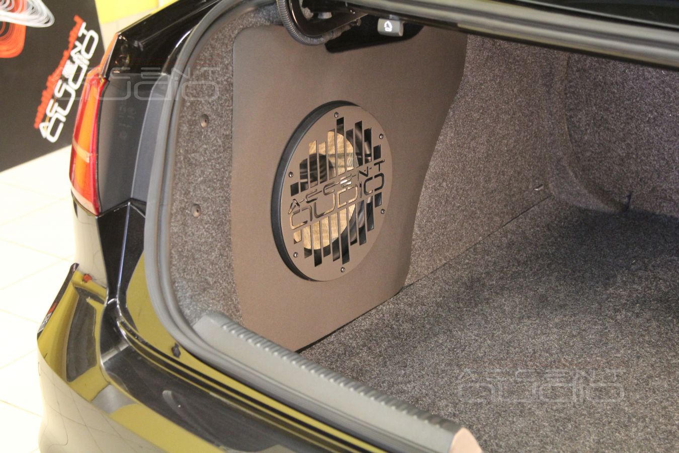 Сабвуфер-стелс для Volkswagen Jetta