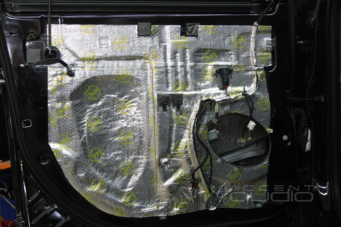 Установка акустики в Ford Explorer 2014