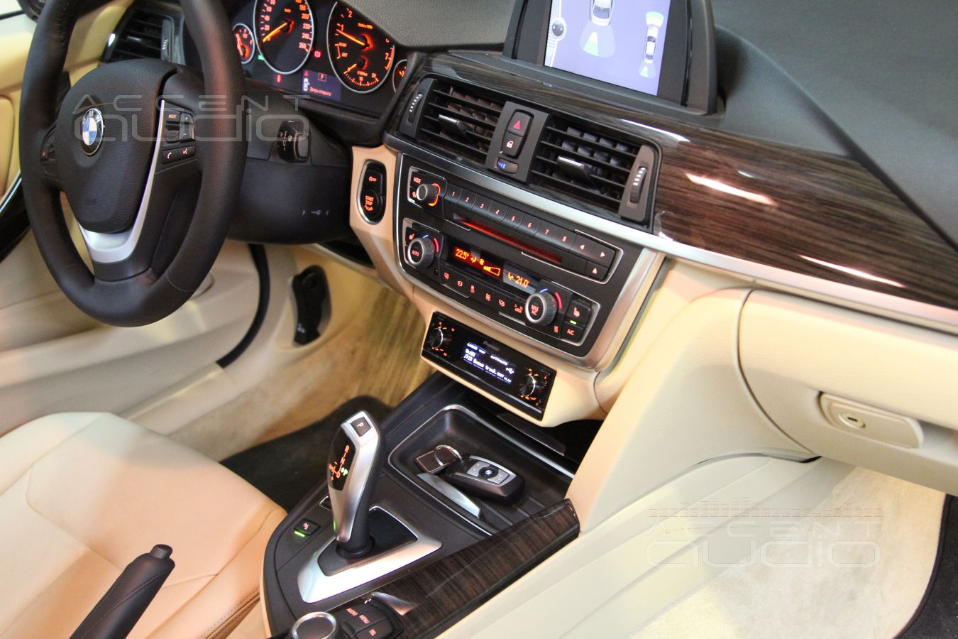 Установка Pioneer DEX-P99RS в BMW 30