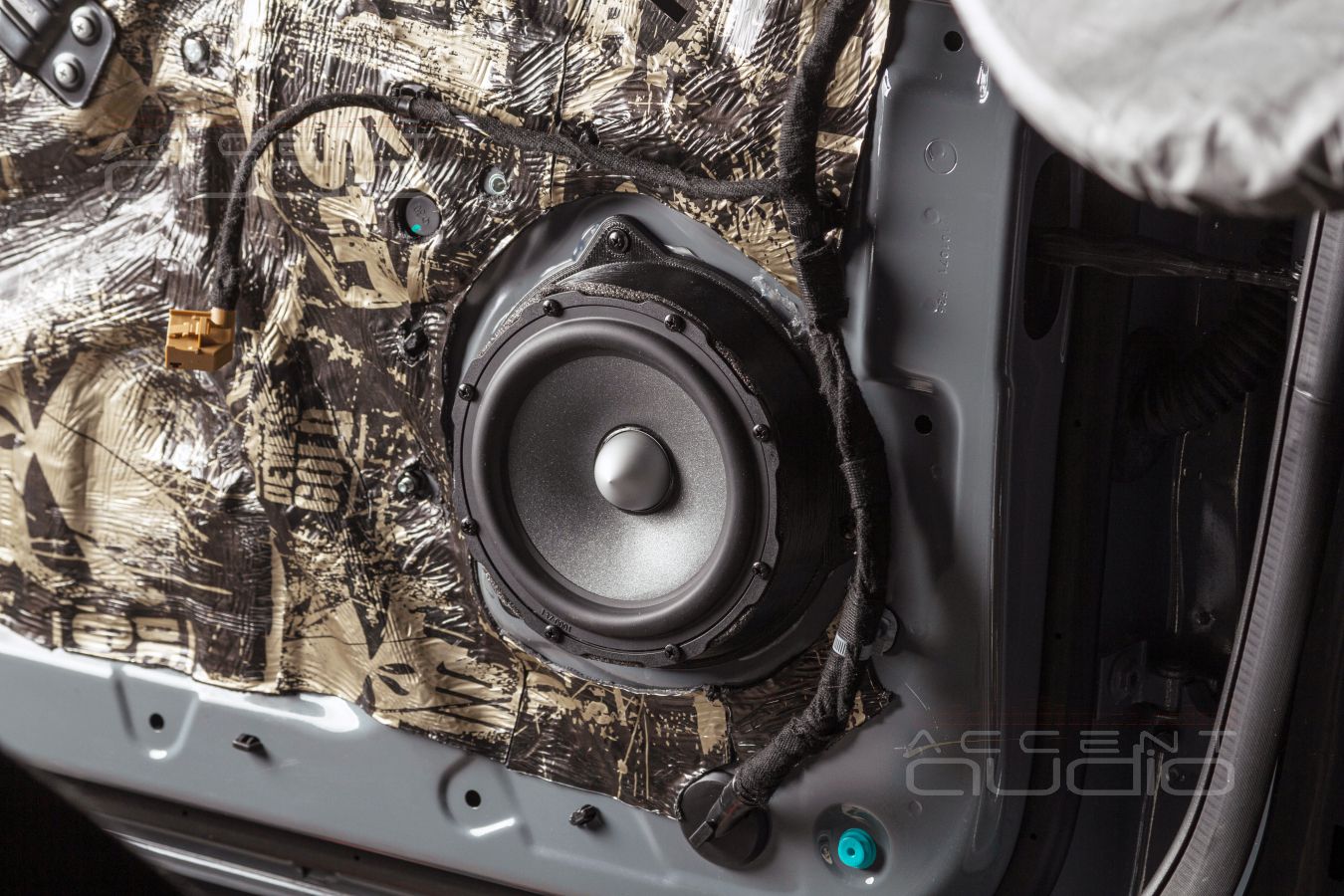 Бюджетные немецкие мидбасы Helix i5 в Jetour T2 – выверенное решение