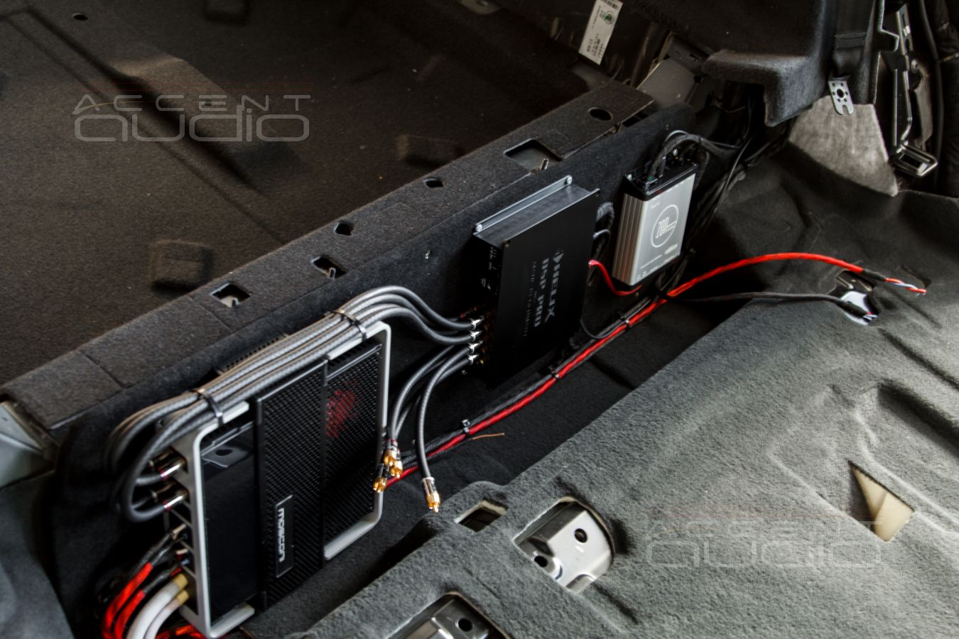 Установка усилителей и аудиопроцессора в Audi Q8