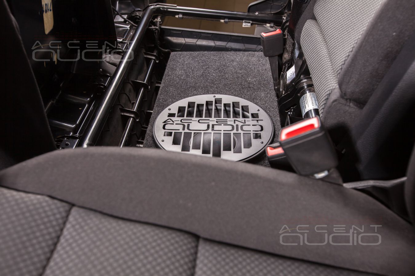 Сабвуфер под сидением – это круто ?