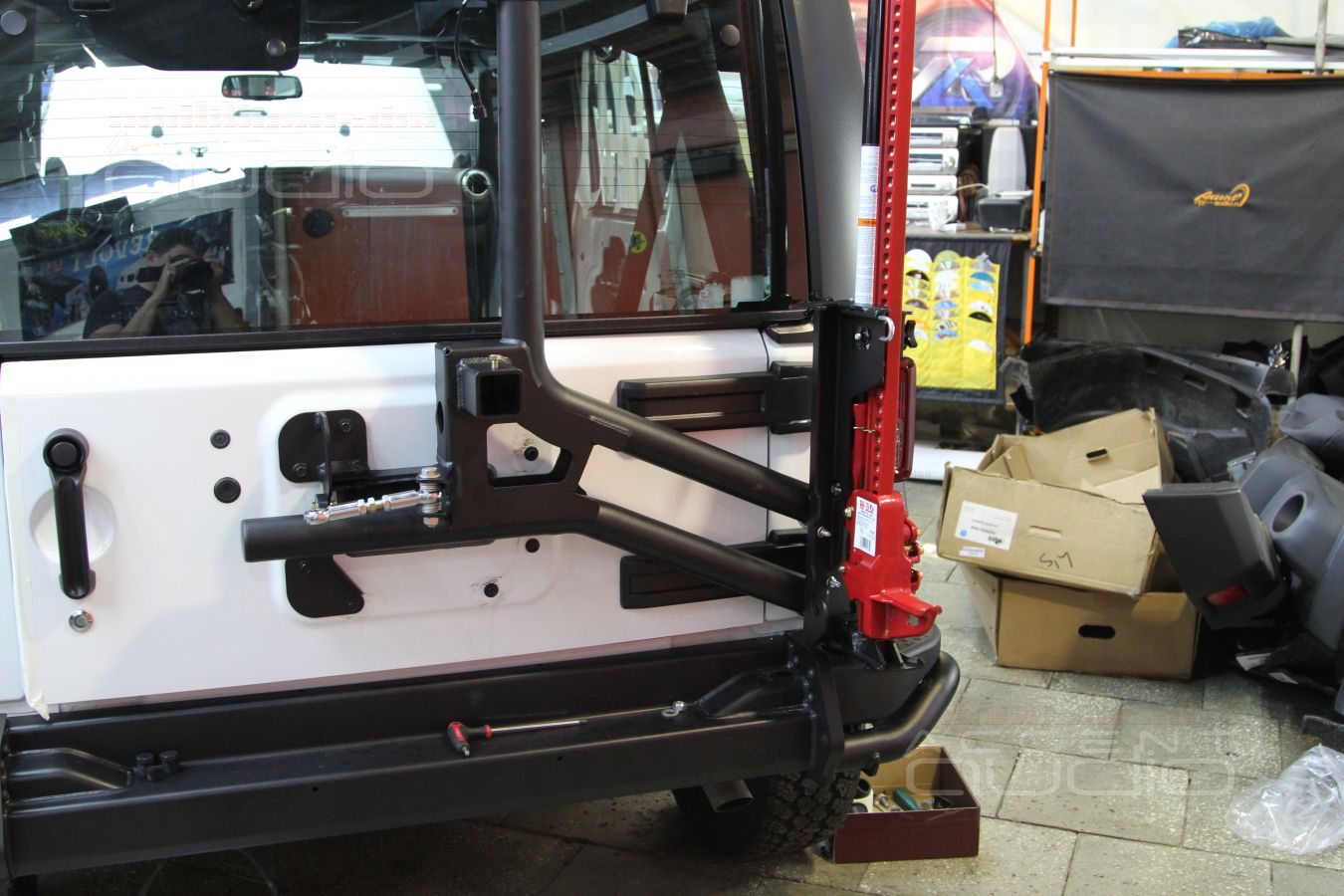 Задний силовой бампер с калиткой и настоящим домкратом