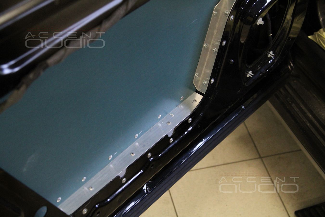 Аудиоподготовка дверей Range Rover Vogue