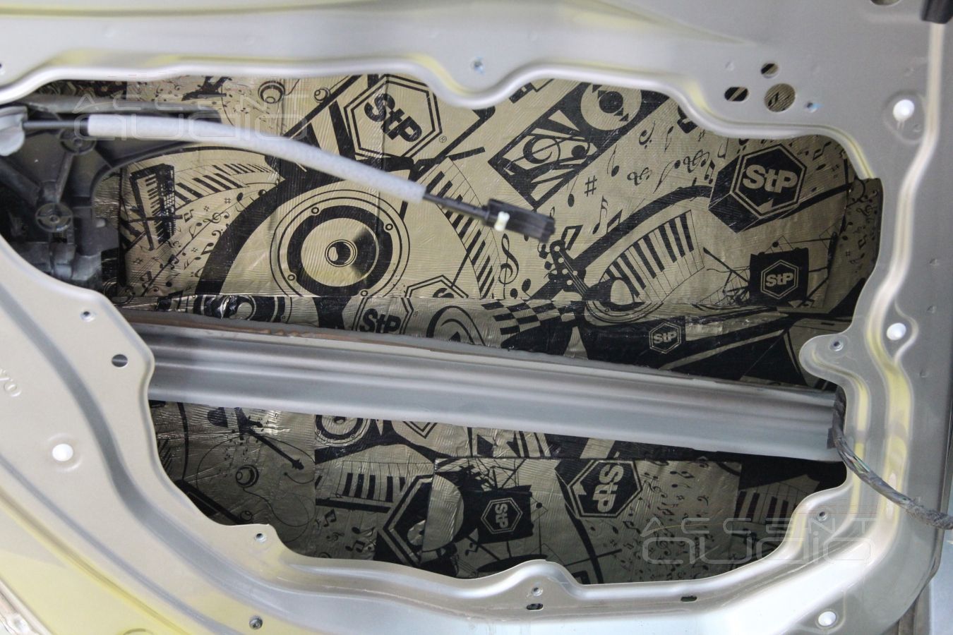 Установка акустики Audison VOCE AV K6 в Volvo XC 70