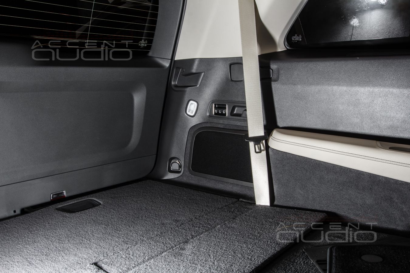 Немецкий сабвуфер Dego в штатном исполнении для Mercedes-Benz GLS 2020