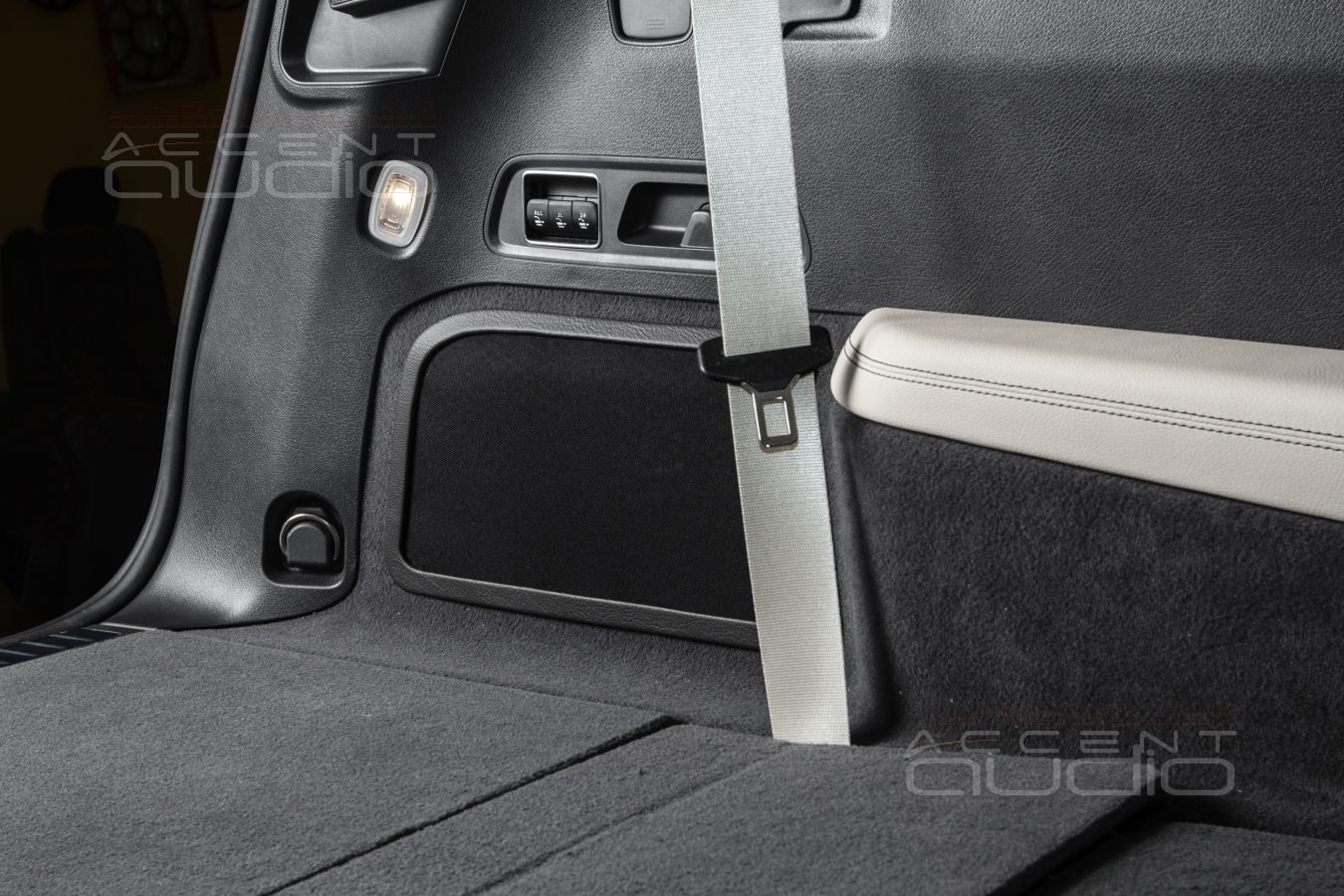 Немецкий сабвуфер Dego в штатном исполнении для Mercedes-Benz GLS 2020