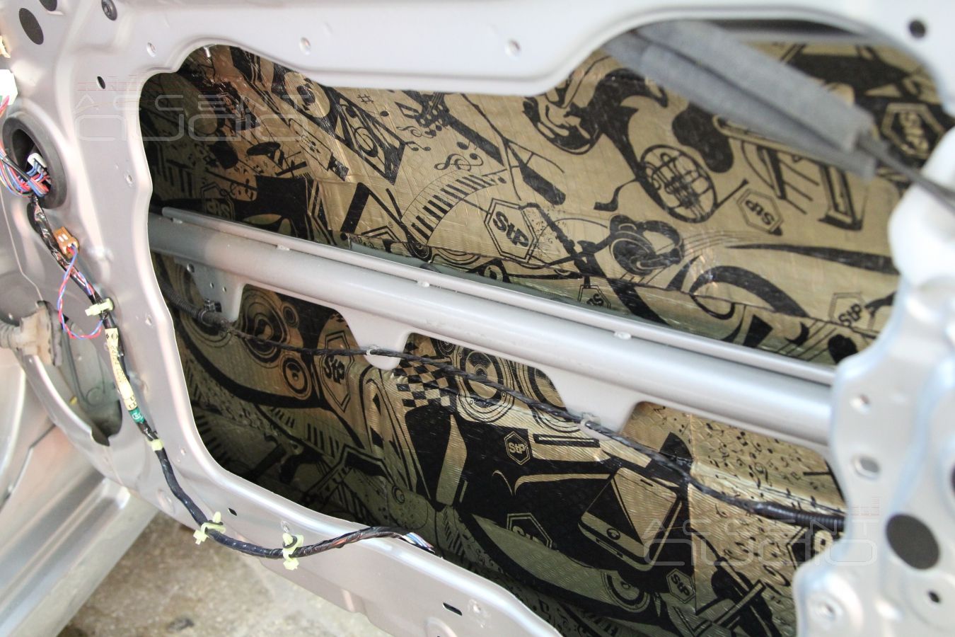 Установка акустики Focal Performance в Nissan 350Z