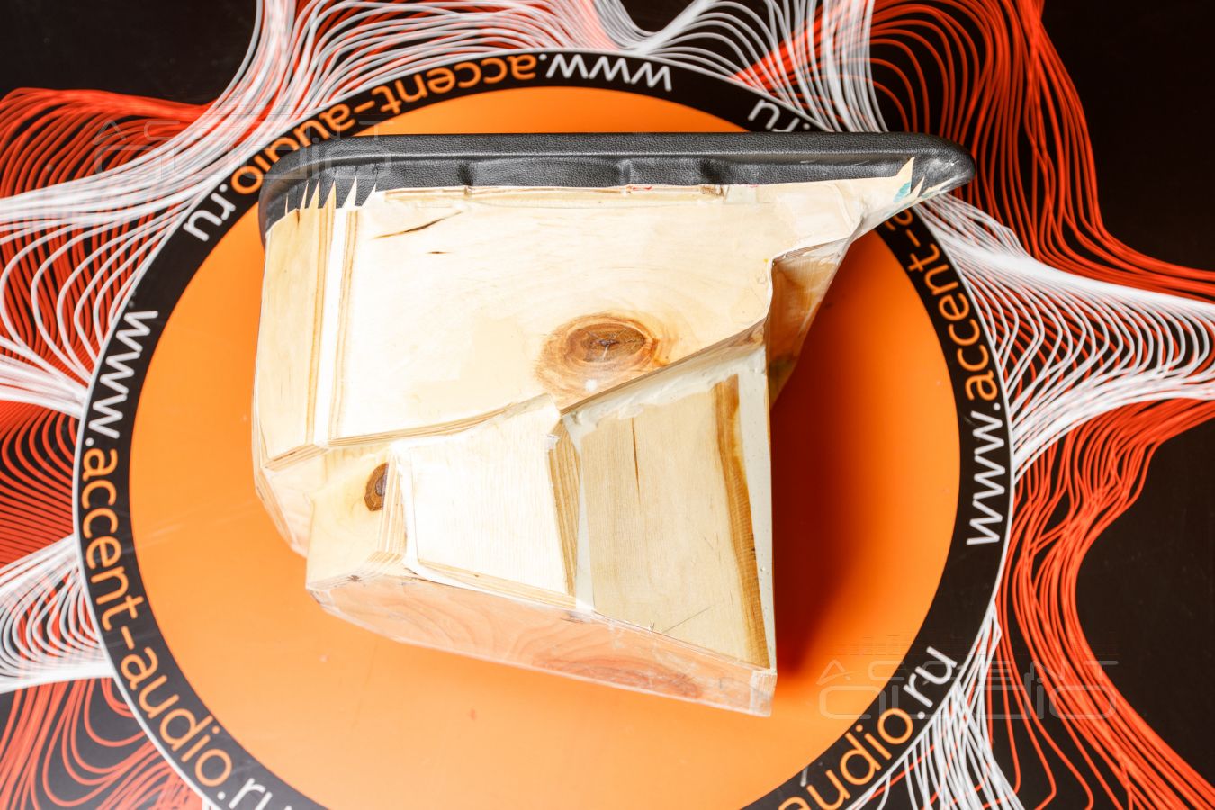 Фирменный сабвуфер-стелс – специально для Volkswagen Passat AllTrack