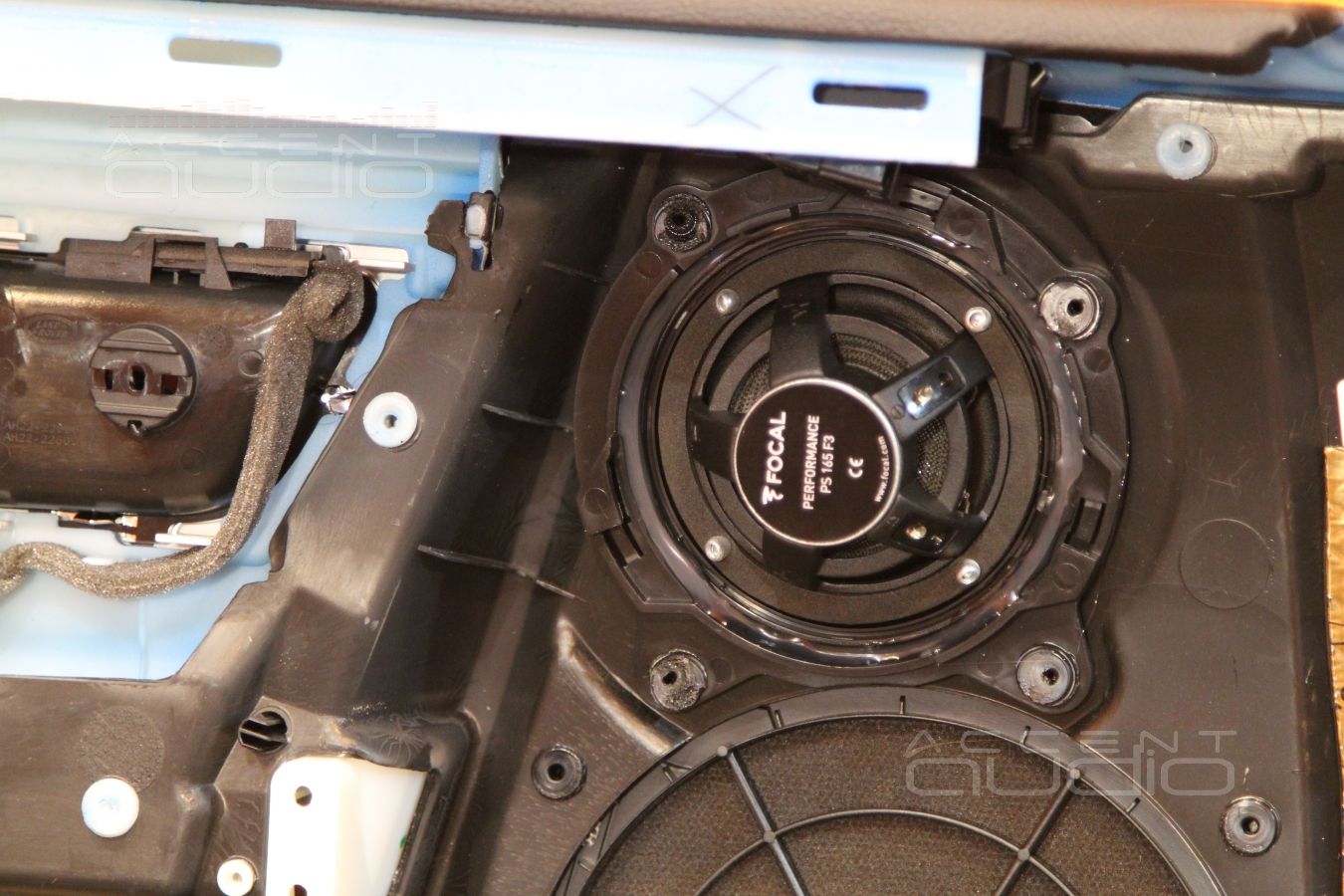 Установка акустики Focal Performance в Range Rover Discovery