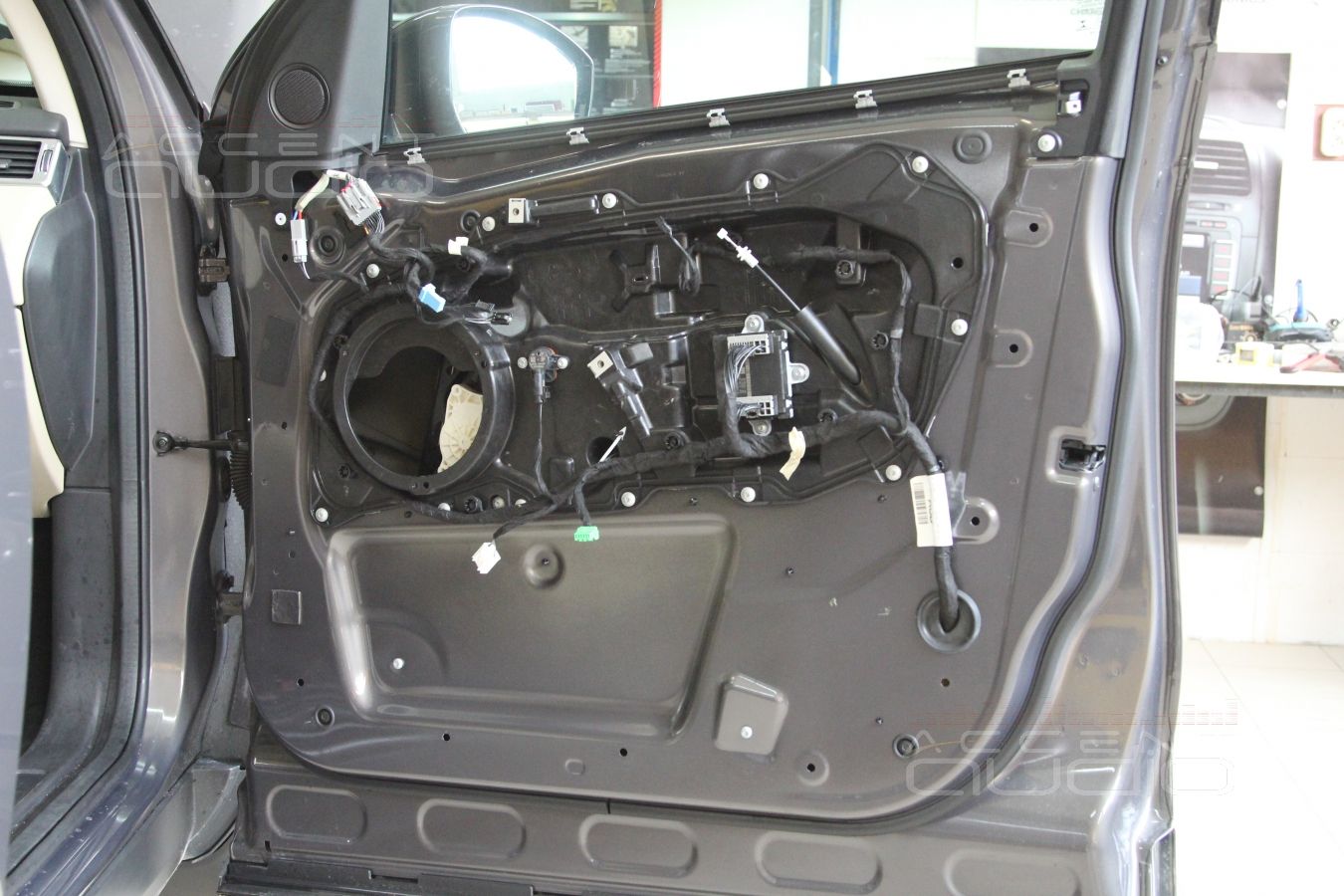 Установка новой акустики Eton в LandRover Discovery Sport