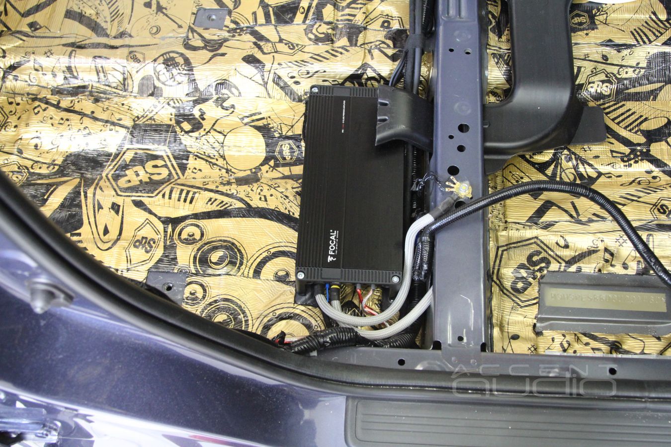 Установка усилителей в Honda CRV 2018 Mosconi Gladen One 130.4