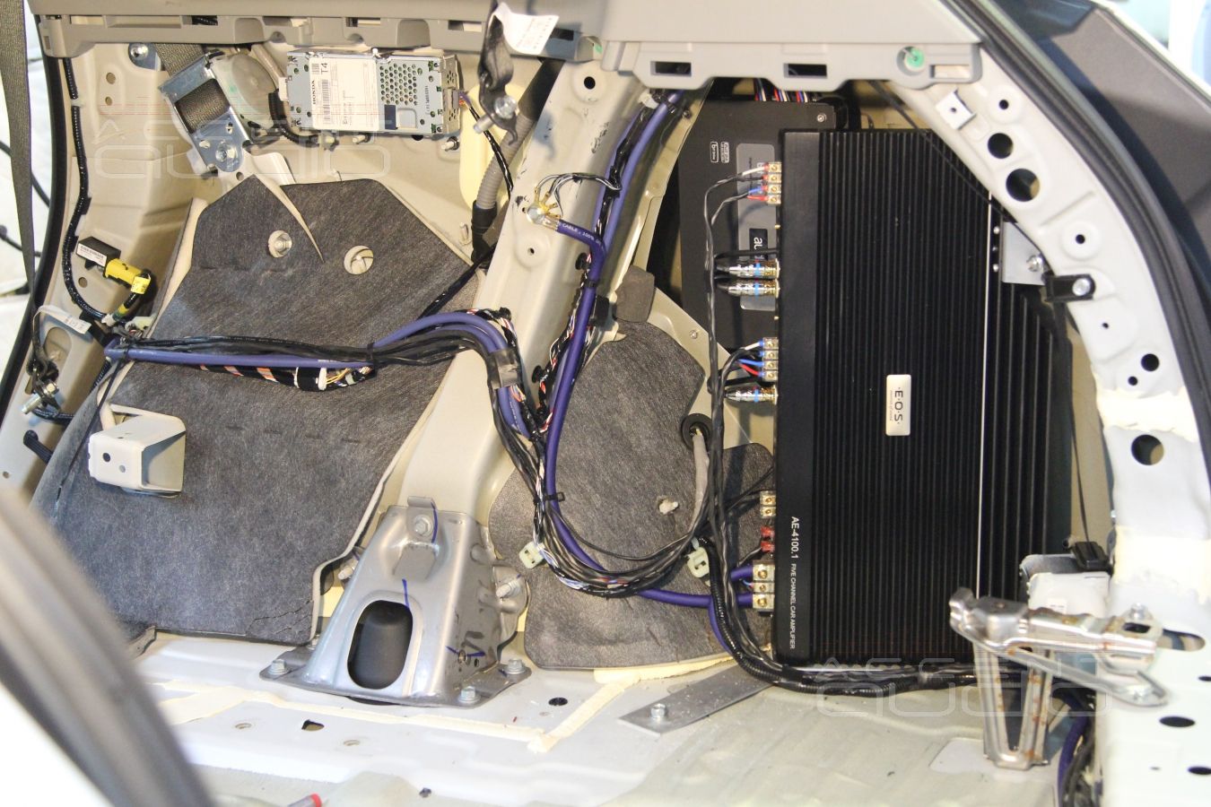 Установка усилителя и аудиопроцессора в Acura MDX