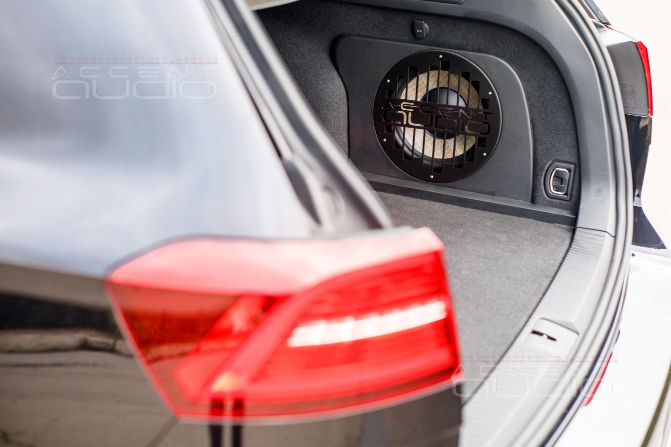 Фирменный сабвуфер-стелс – специально для Volkswagen Passat AllTrack