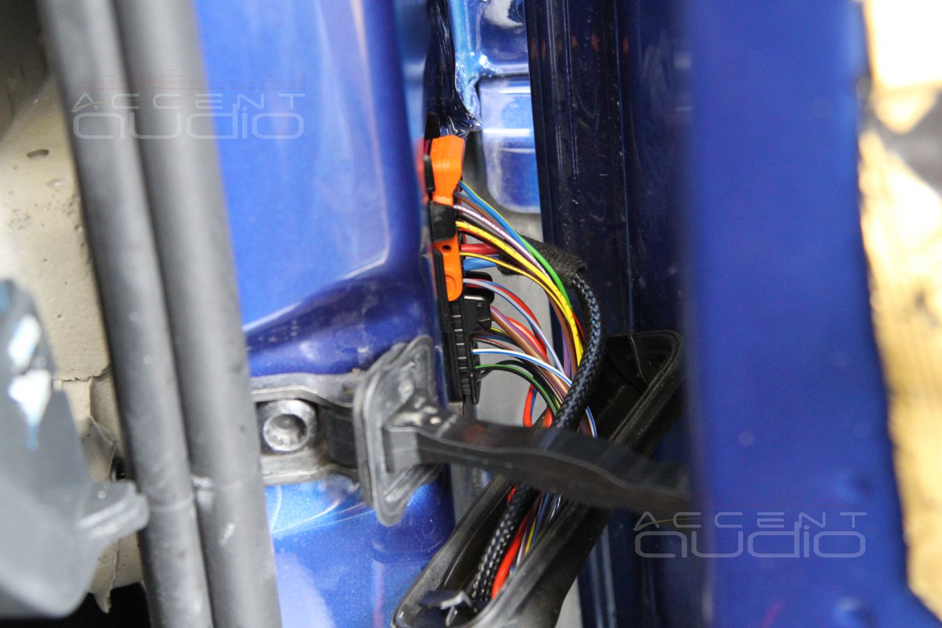 Установка акустики и шумоизоляция дверей Skoda Rapid